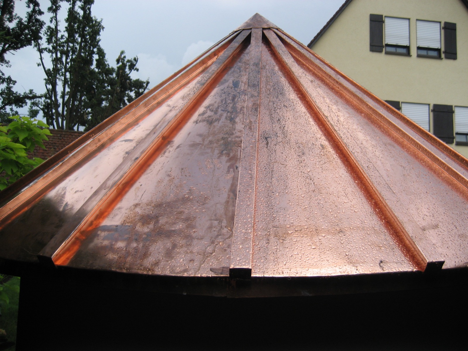 Metalldach für Wohngebäude mit hoher Witterungsbeständigkeit