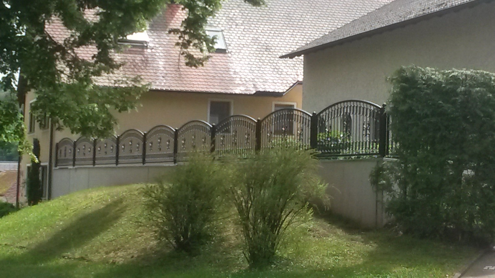 Metall Gartenzaun mit moderner und klarer Gestaltung