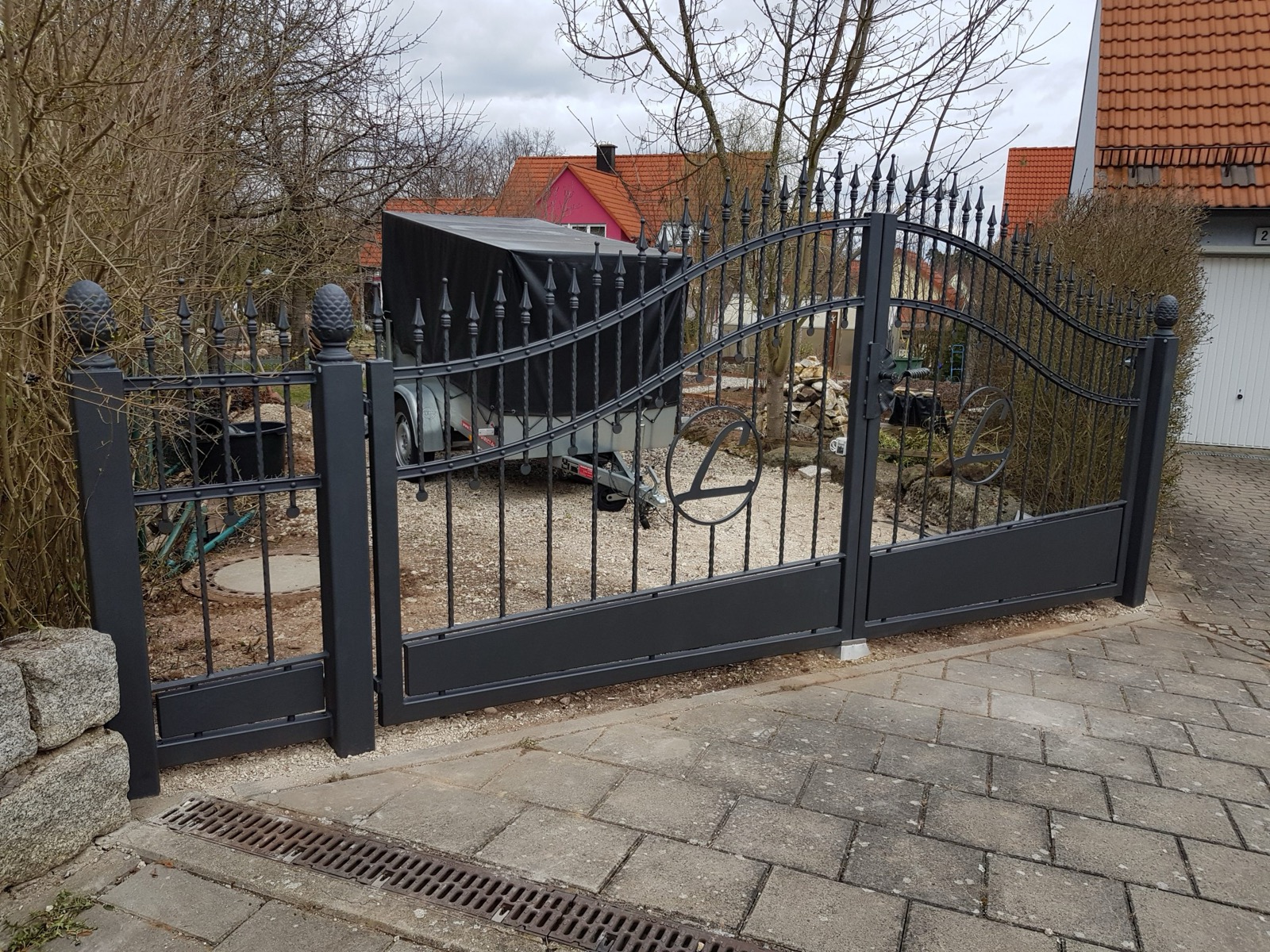 Gartentor aus Metall passend zum Zaunsystem