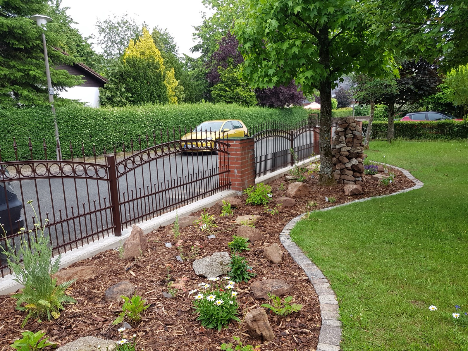 Gartenzaun aus Metall als langlebige Grundstücksabgrenzung
