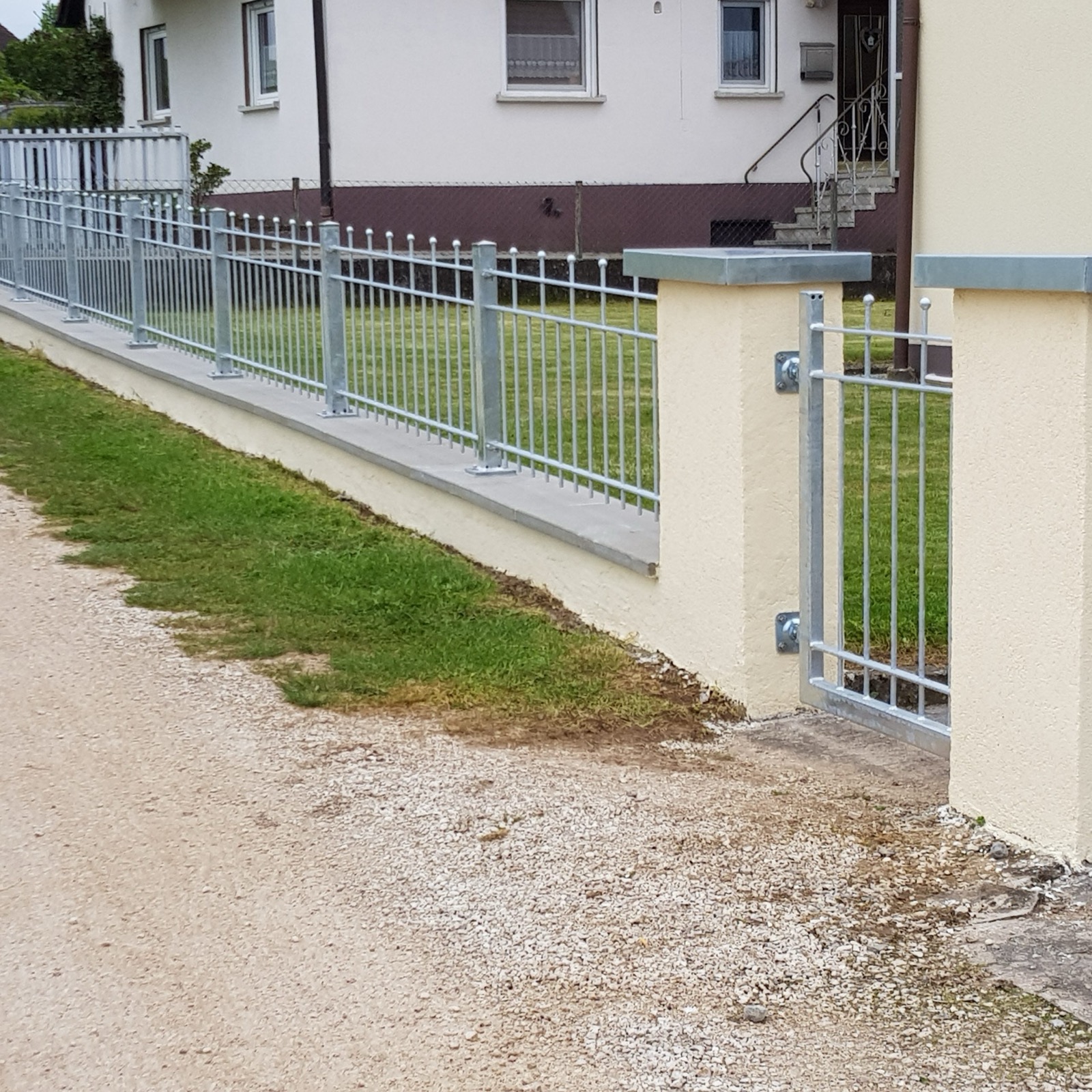 Zaunanlage aus Metall mit hochwertiger Verarbeitung
