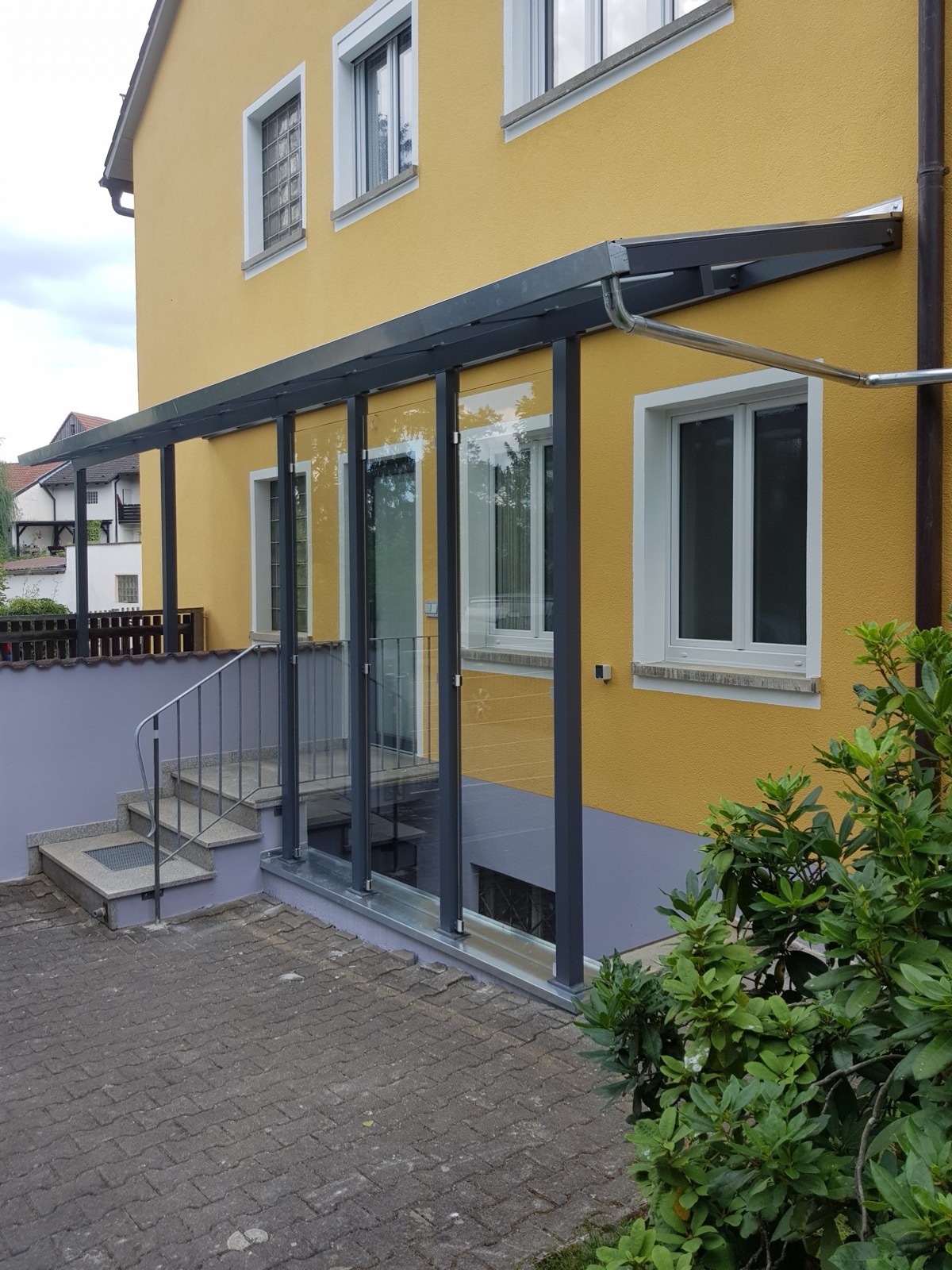 Edelstahl Terrassenüberdachung mit hoher Stabilität