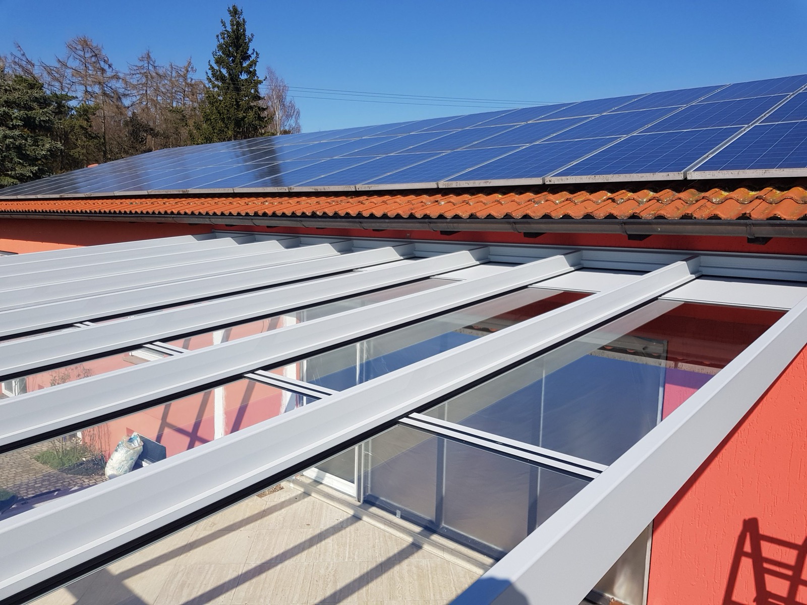 Terrassenüberdachung aus Metall als langlebiger Wetterschutz